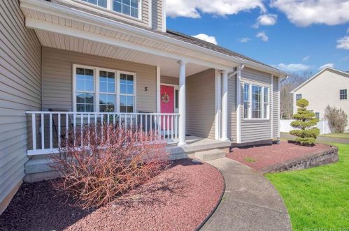 5 Szepanski Rd, Windsor Locks, CT 06096-1257