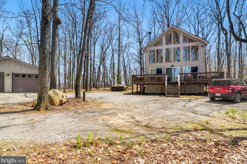 488 Hunters Rdg, Lost City, WV 26810-8472