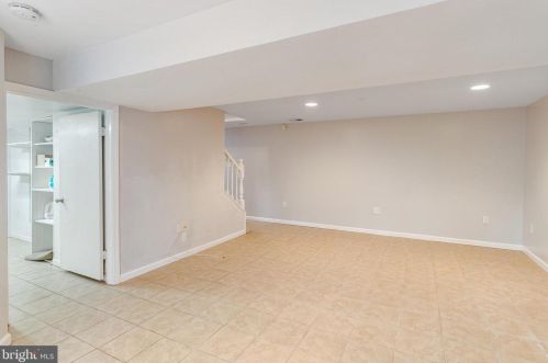 5483 Rector Dr, Woodbridge VA  22193-3703 exterior