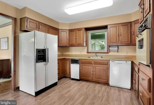 2204 Brook Creek Rd, Toms Brook VA  22660-2544 exterior