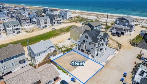 4 Surf Rd, Pelican Island, NJ 08751-1728