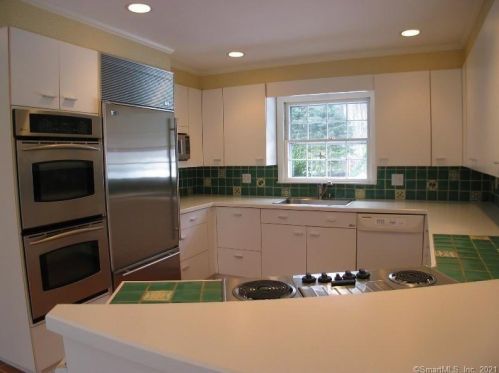 170 Bridle Path Ln, New Canaan CT  06840-3907 exterior