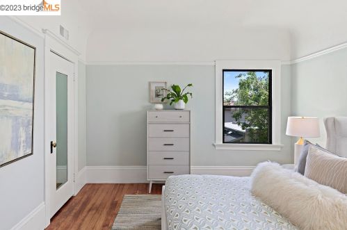 651 Alcatraz Ave, Oakland CA  94609-1005 exterior