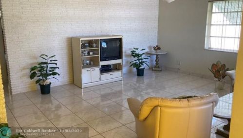 1740 79th St, Hialeah FL  33014-3236 exterior