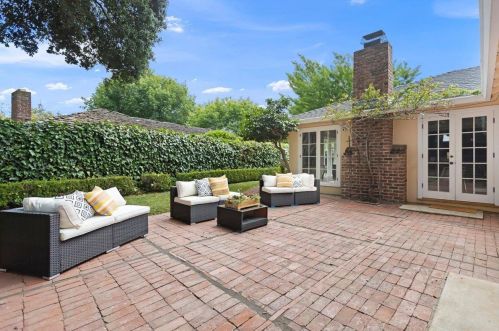 1657 Edgewood Dr, Palo Alto CA  94303-2821 exterior