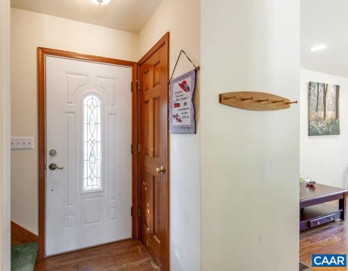 19 Overlook Cir, Bybee, VA 22963-3345
