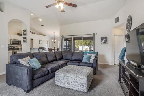 925 31st St, Cape Coral, FL 33904-2935