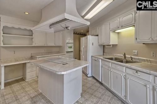 1104 Baywater Dr, Cayce-West Columbia SC  29170-3119 exterior