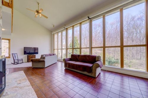 5 Bramble Bush Dr, Niantic CT  06357-1802 exterior