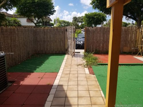 6765 169th St, Hialeah, FL 33015-4283