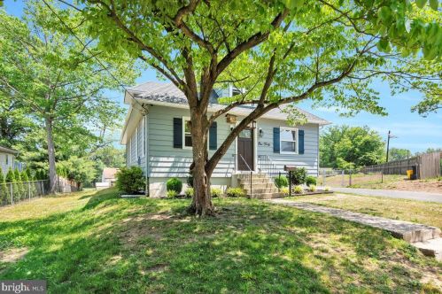 140 Woodland Ave, Barrington, NJ 08007-1341