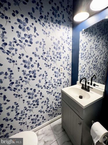 1109 Oxford Cir, Lansdale PA 19446-6653 exterior