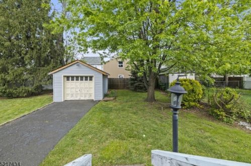 617 Spruce St, Roselle Park, NJ 07204-1710