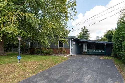 2 Albacore Dr, Waterford, CT 06385-2602
