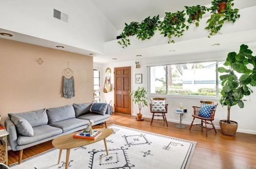162 Bronze Way, Vista, CA 92083-4437