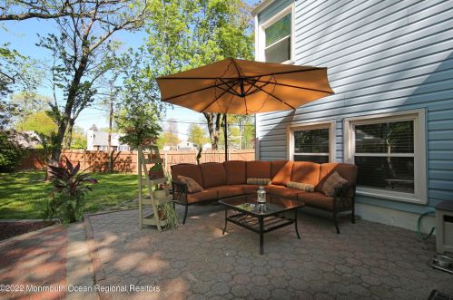 9 Maplewood Dr, Middletown NJ 07748-1543 exterior