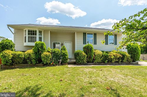 700 Gentle Breeze Ct, Herndon, VA 20170-3909