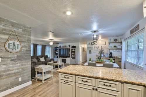820 Crenshaw Lake Rd, Lutz FL  33548-8129 exterior