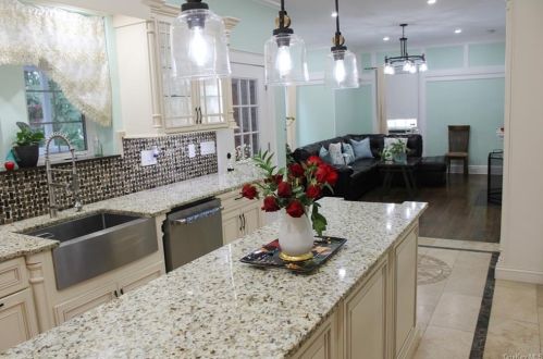 2 Linden Pl, Middletown NY  10940-4824 exterior