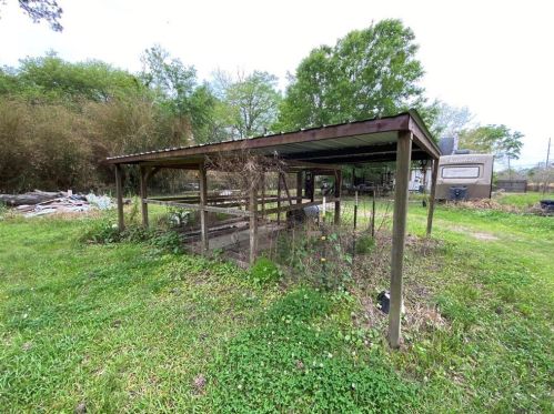 275 Thomas Rd, Beaumont TX 77706-4616 exterior