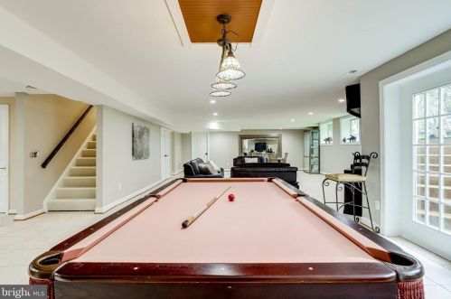 10108 Nedra Dr, Great Falls VA  22066-2835 exterior