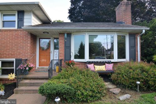 412 Holly Dr, Red Lion, PA 17356-1116