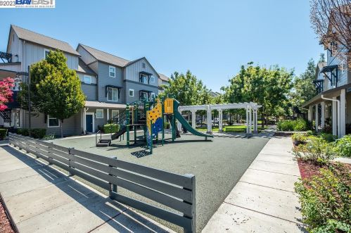 6790 Mariposa Ln, Pleasanton CA 94568-4214 exterior