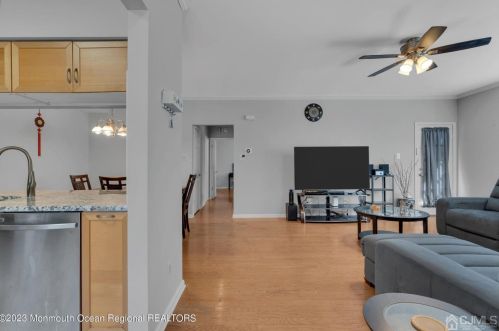 203 Commons At Kingswood Dr, East Brunswick NJ  08816-5209 exterior