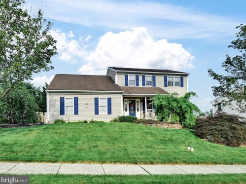 818 Antietam Dr, Douglassville, PA 19518-8766
