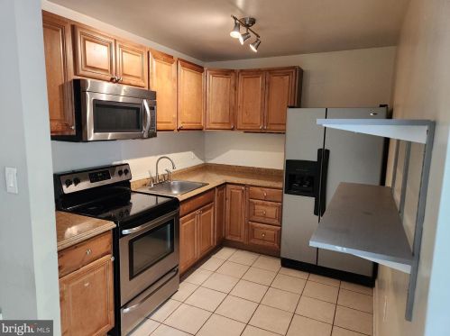 5403 Crossrail Dr, Springfield VA  22015-1812 exterior