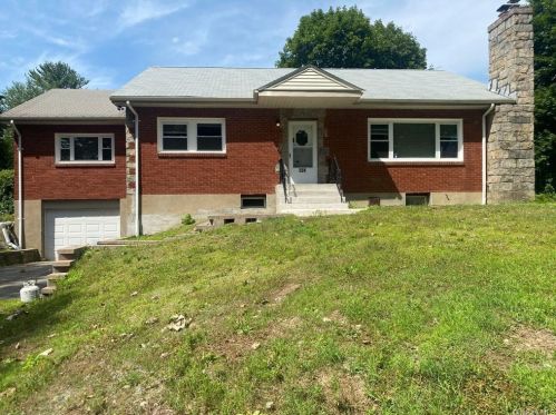 228 Carter Ave, Newburgh, NY 12550-1221