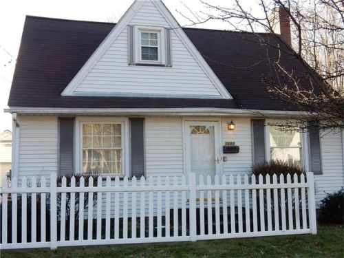 1089 Bon Air Dr, Hermitage, PA 16146-3513