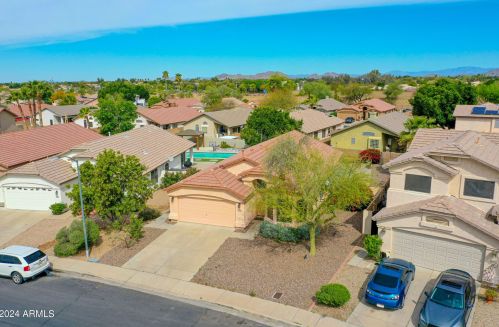 6428 Wahalla Ln, Glendale AZ 85308-5580 exterior