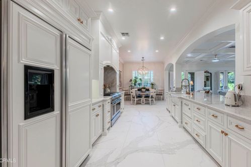 840 Fairway Dr, Bakersfield CA 93309-2416 exterior