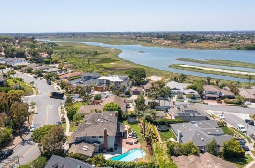 2936 Alta Vis Dr, Newport Beach CA  92660-3205 exterior