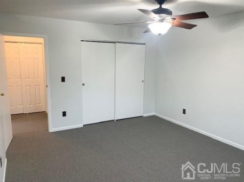 1338 Cricket Ln, Woodbridge NJ  07095-4404 exterior