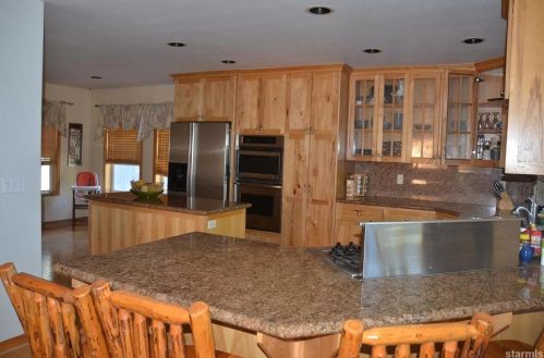 2440 Del Norte St, South Lake Tahoe, CA 96150-7216