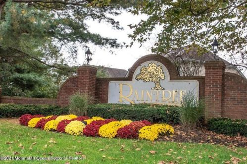 251 Tulip Ln, East Freehold NJ  07728-4033 exterior