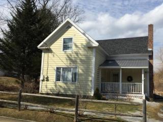 82 Cottage St, Morrisville, VT 05661-8656