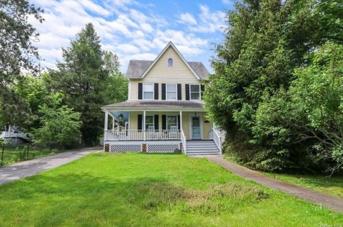 31 Academy Ave, Cornwall Hud, NY 12520-1301