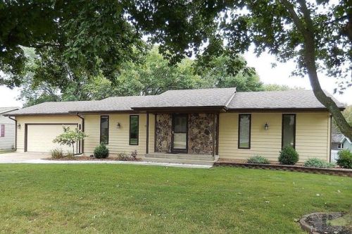 905 12th St, Humboldt, IA 50548-1239
