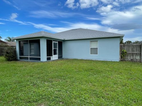 5711 Paleo Pines Cir, Fort Pierce, FL 34951-2393