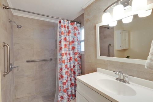 70 Santa Monica St, Palm Springs CA  92264-5257 exterior
