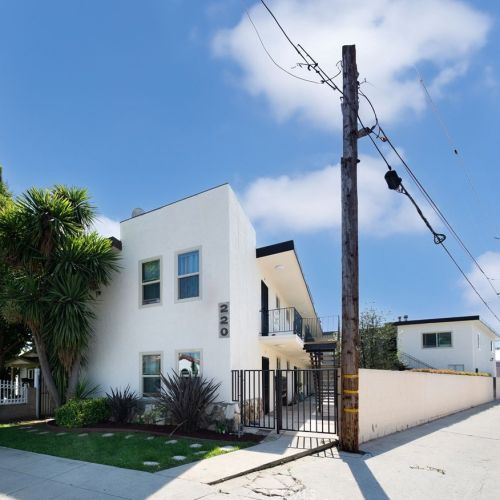 220 57th St, Long Beach, CA 90805-4656