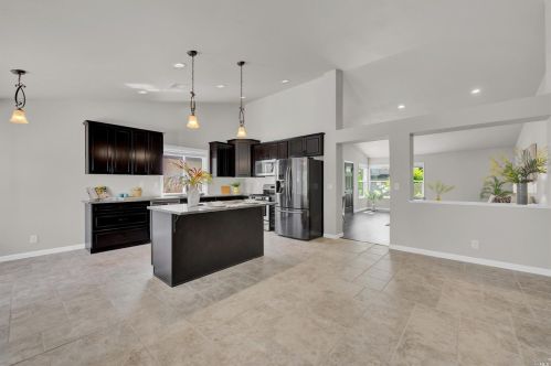 537 Stanford St, Vacaville CA  95687-4609 exterior