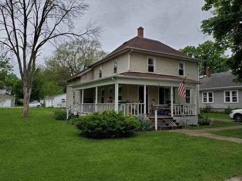 10 West St, Edgerton, WI 53534-1726