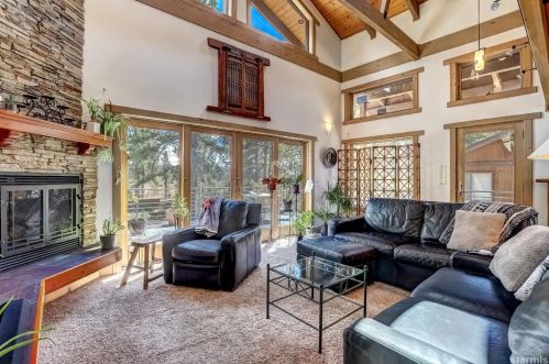 725 Stanford Ave, South Lake Tahoe CA  96150-2417 exterior