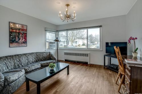 230 Gilling Rd, Seaford NY  11783-1003 exterior