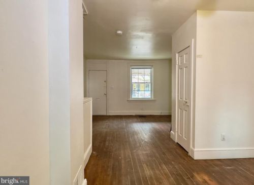 565 Pershing Ave, Lancaster PA  17602-4369 exterior