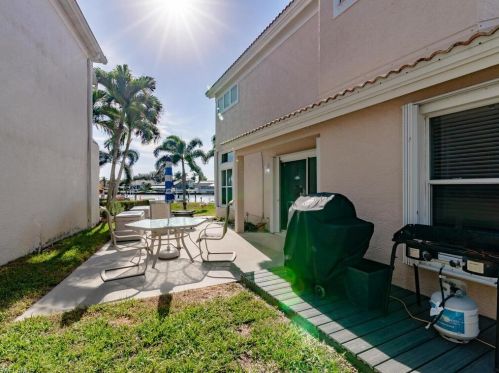 140 Eveningstar Cay, Naples FL  34114-9611 exterior